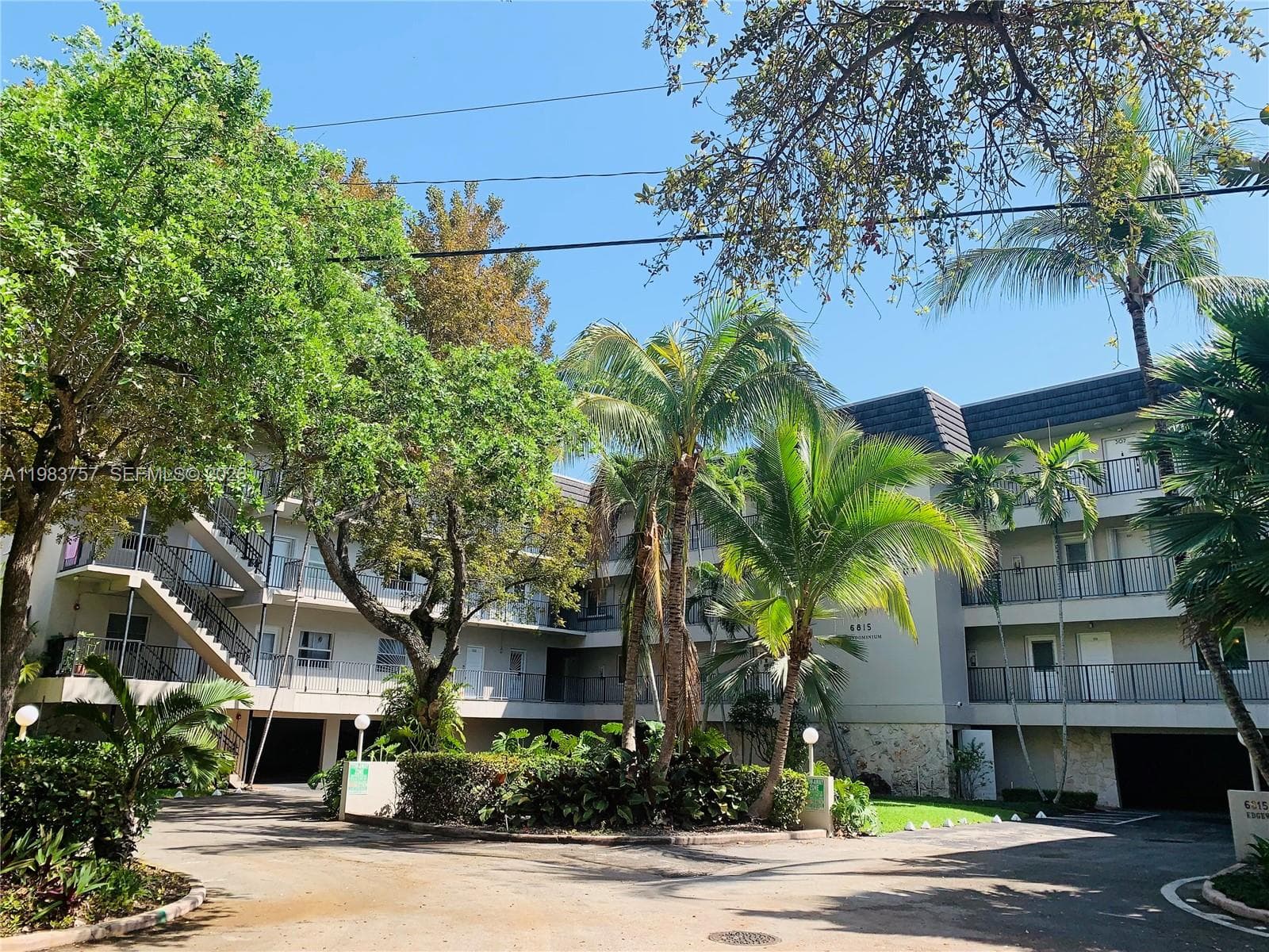 6815 Edgewater Dr # 105, Coral Gables FL 33133