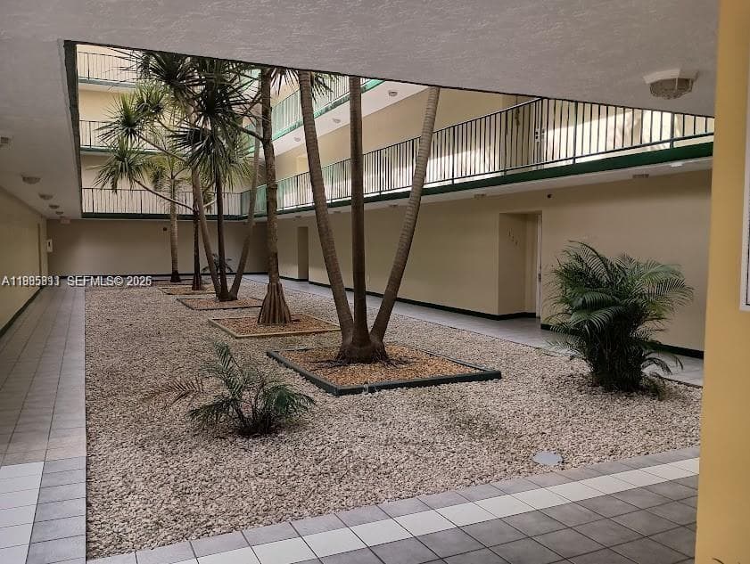 8321 NW 7th St # 307, Miami FL 33126