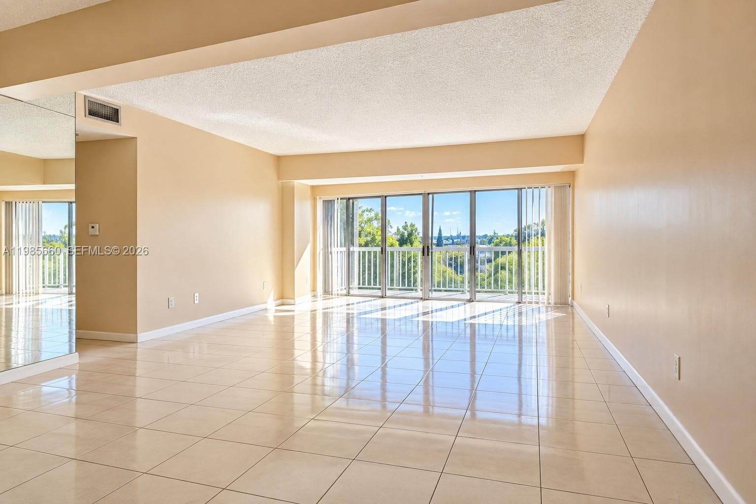 9180 Fontainebleau Blvd # 401, Miami FL 33172