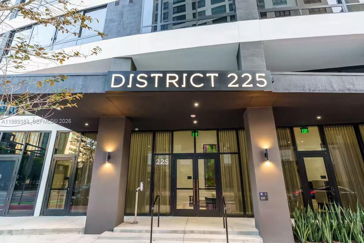 225 N Miami Ave # 202, Miami FL 33128
