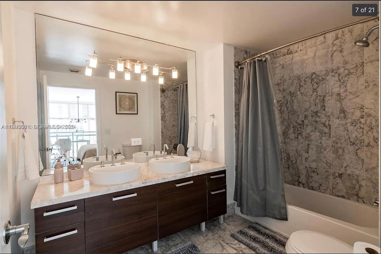 253 NE 2nd St # 617, Miami FL 33132