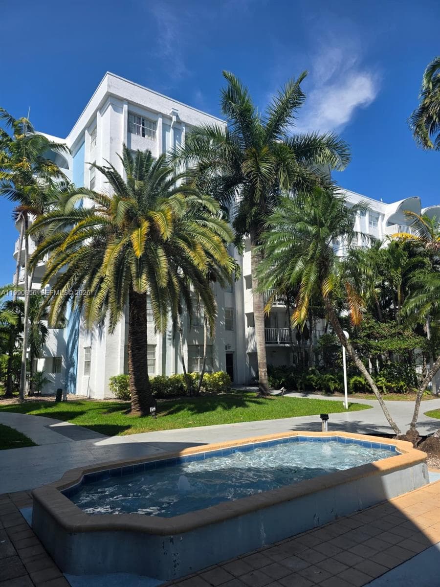 486 NW 165th St Rd # 405, Miami FL 33169