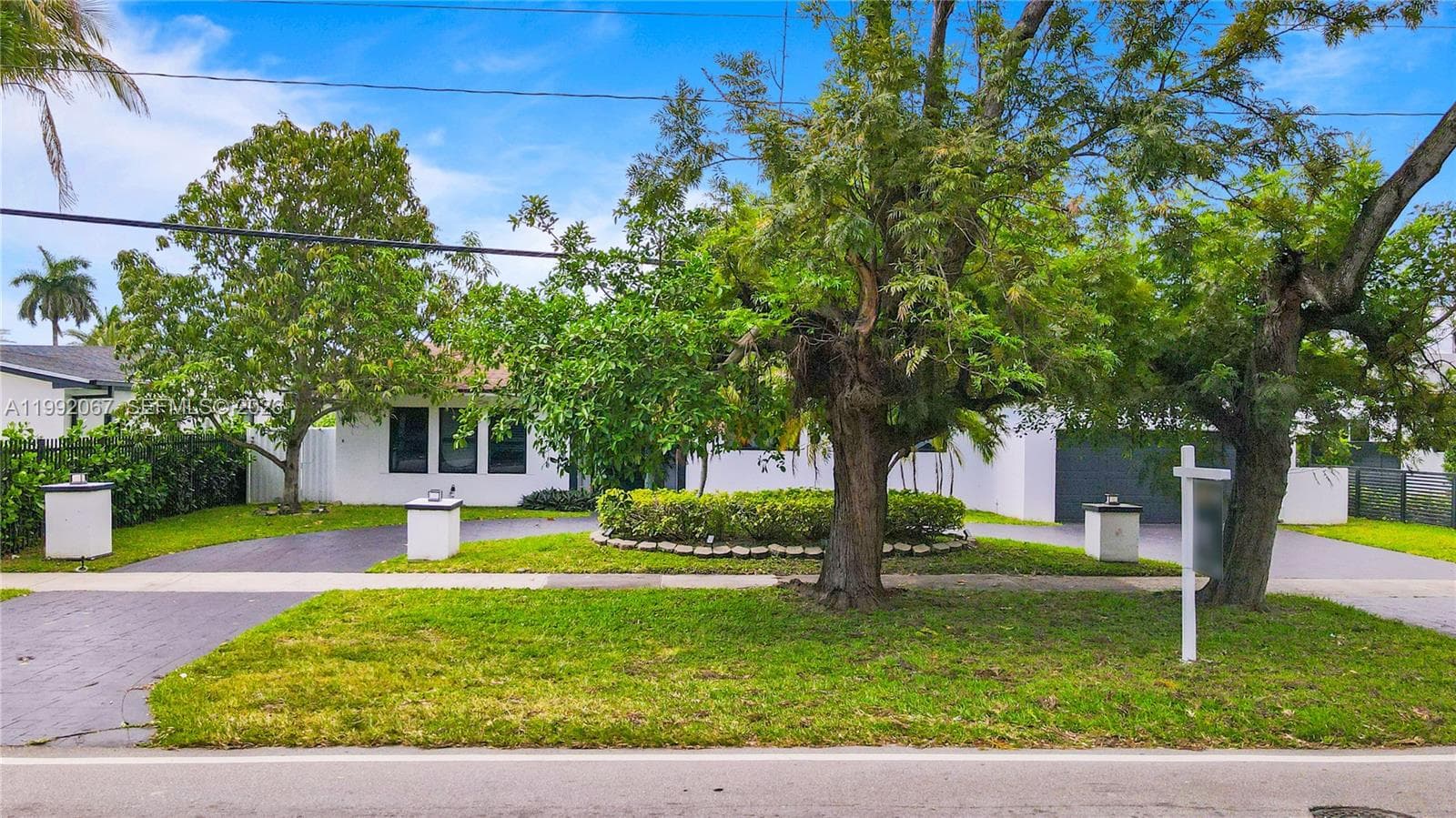1850 NE 199th St, Miami FL 33179