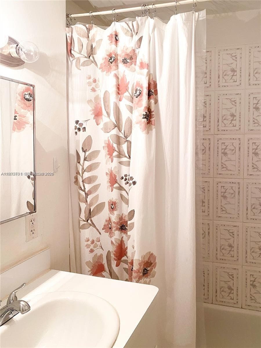 820 Euclid Ave # 203, Miami Beach FL 33139