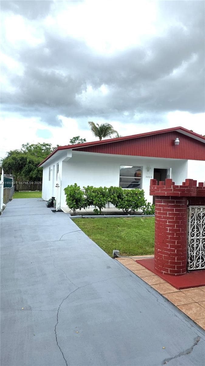 3066 NW 28th St, Miami FL 33142