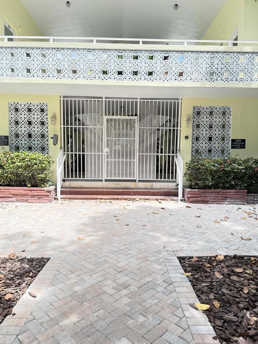 655 Meridian Ave # 2, Miami Beach FL 33139