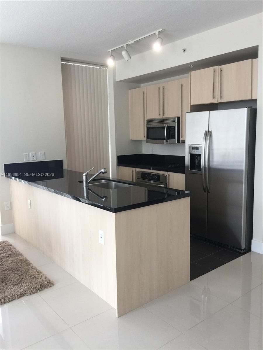 79 SW 12th St, Miami FL 33130