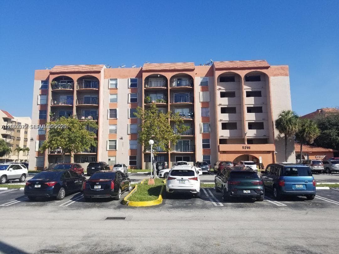 5201 NW 7th St # 609W, Miami FL 33126