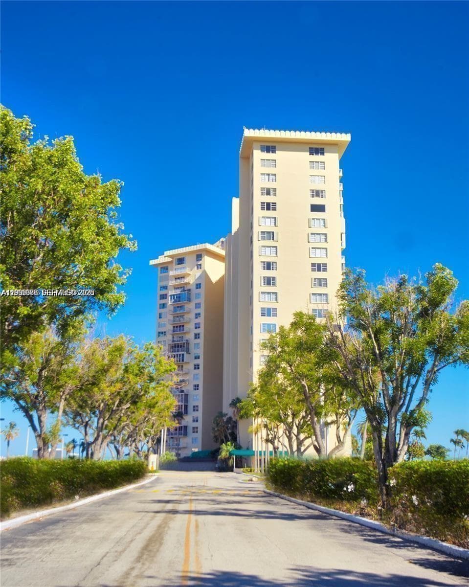 11111 Biscayne Blvd # 18E, Miami FL 33181