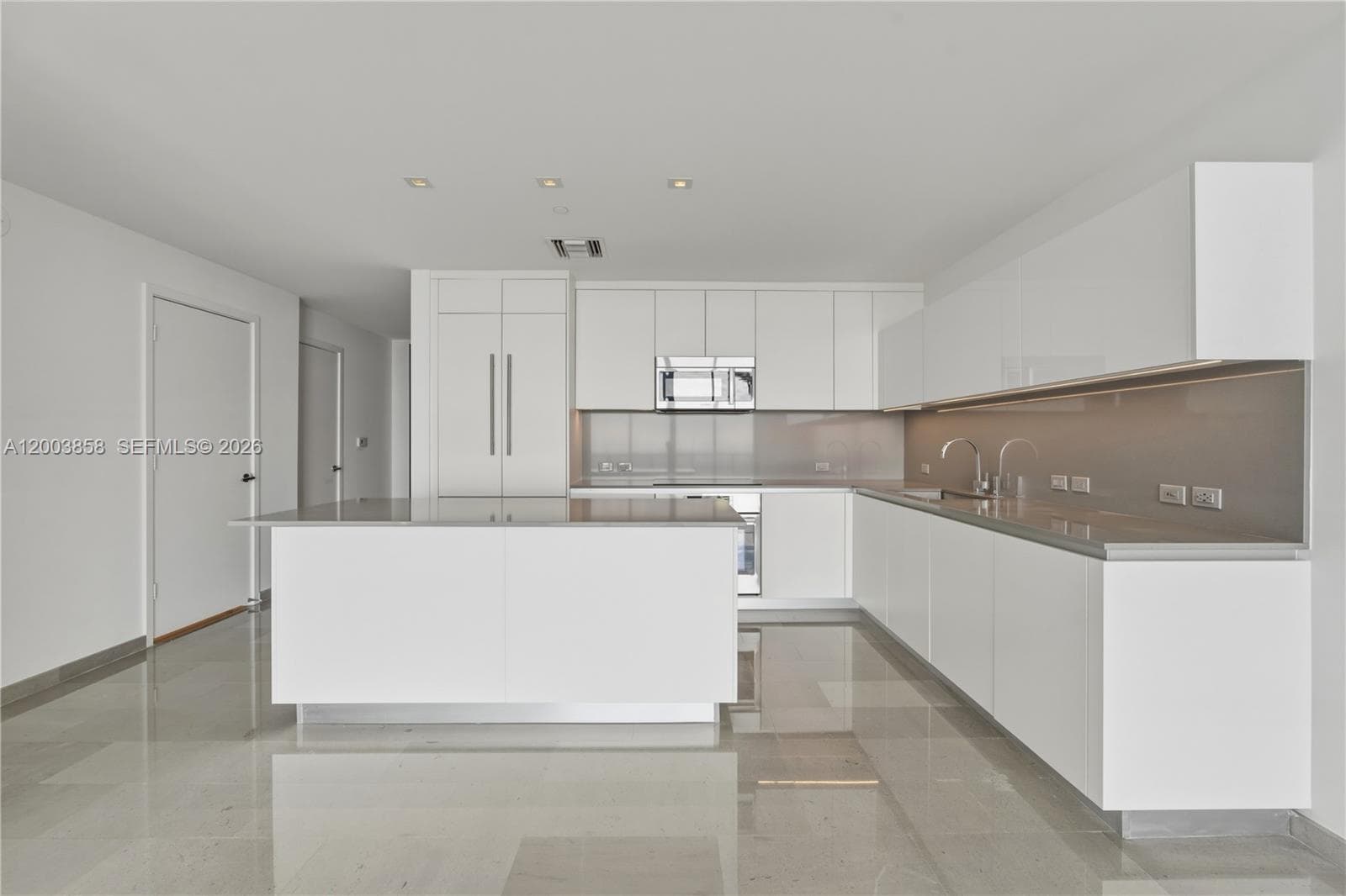 88 SW 7th St # 3710, Miami FL 33130