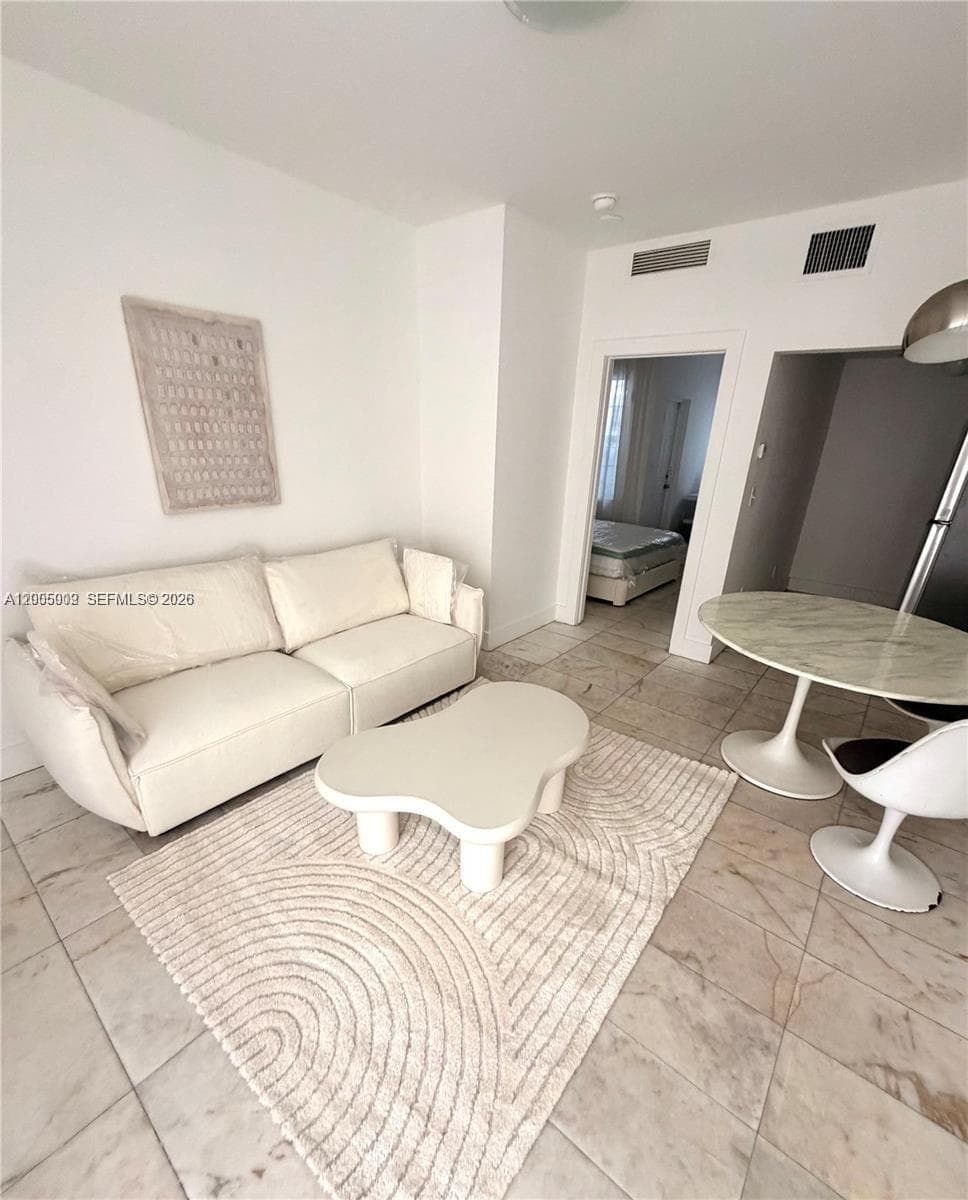 801 8th St # 104, Miami Beach FL 33139