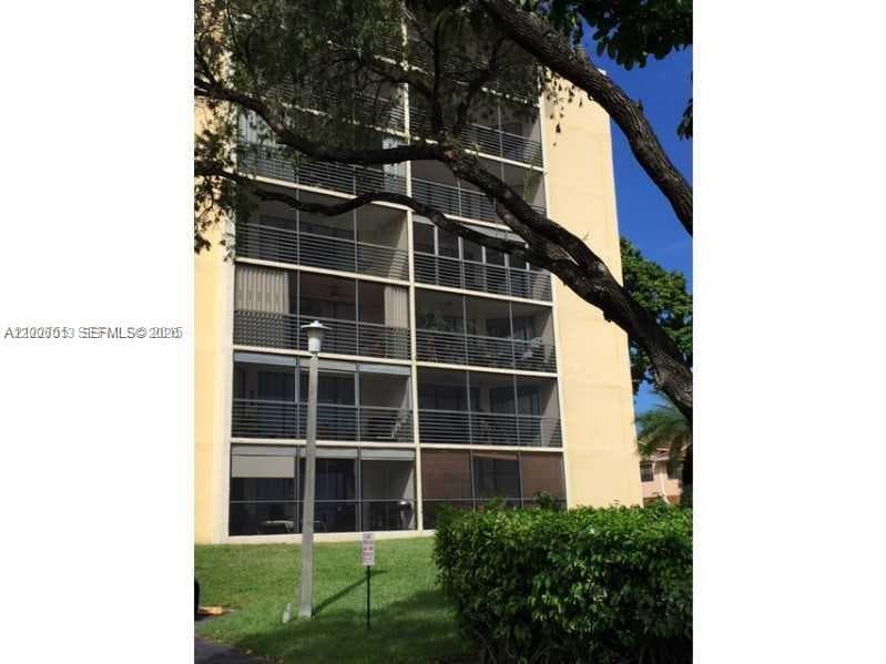 20840 San Simeon Way # 209, Miami FL 33179