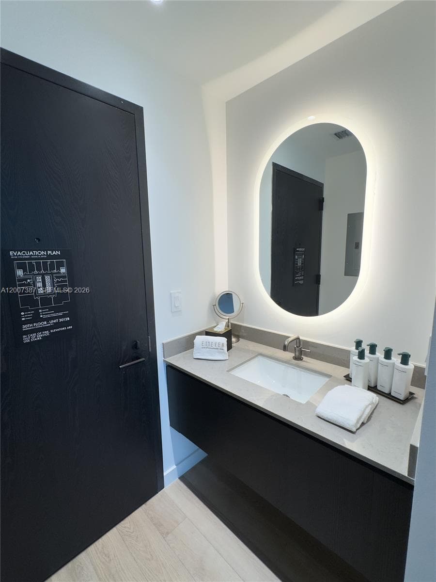 20 NE 11th St # 3012B, Miami FL 33132