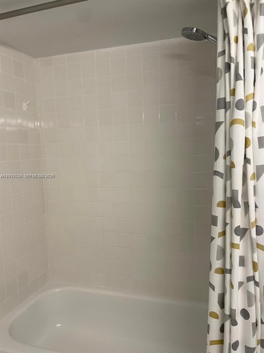 5880 Collins Ave # 1006, Miami Beach FL 33140