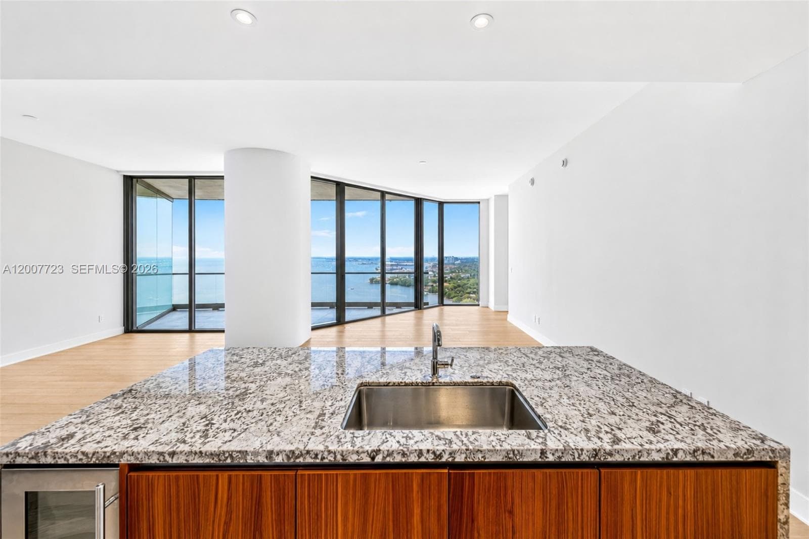 175 25 RD # 3303, Miami FL 33129