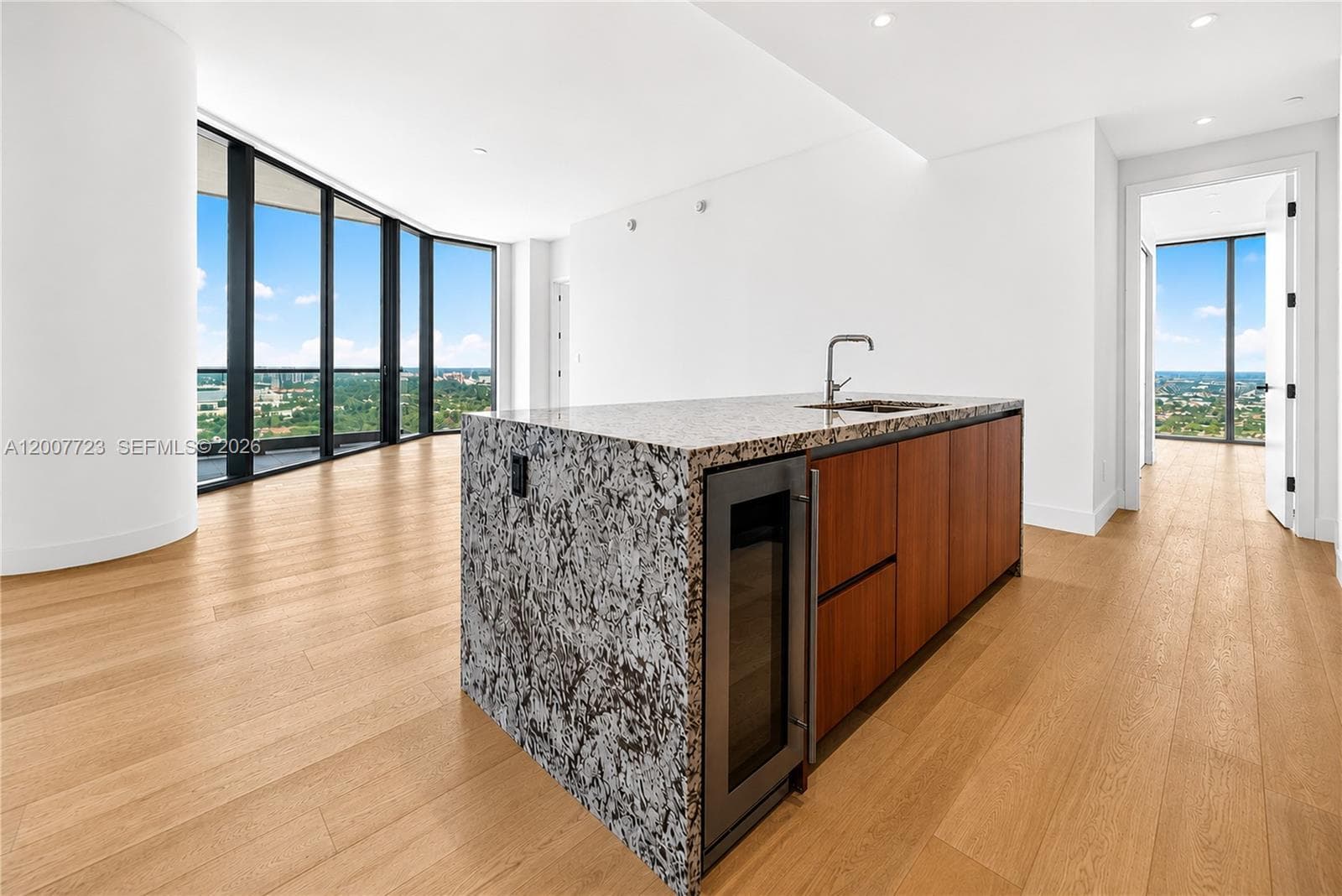 175 25 RD # 3303, Miami FL 33129