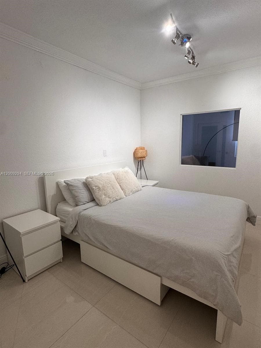 2301 Collins Ave # 427, Miami Beach FL 33139