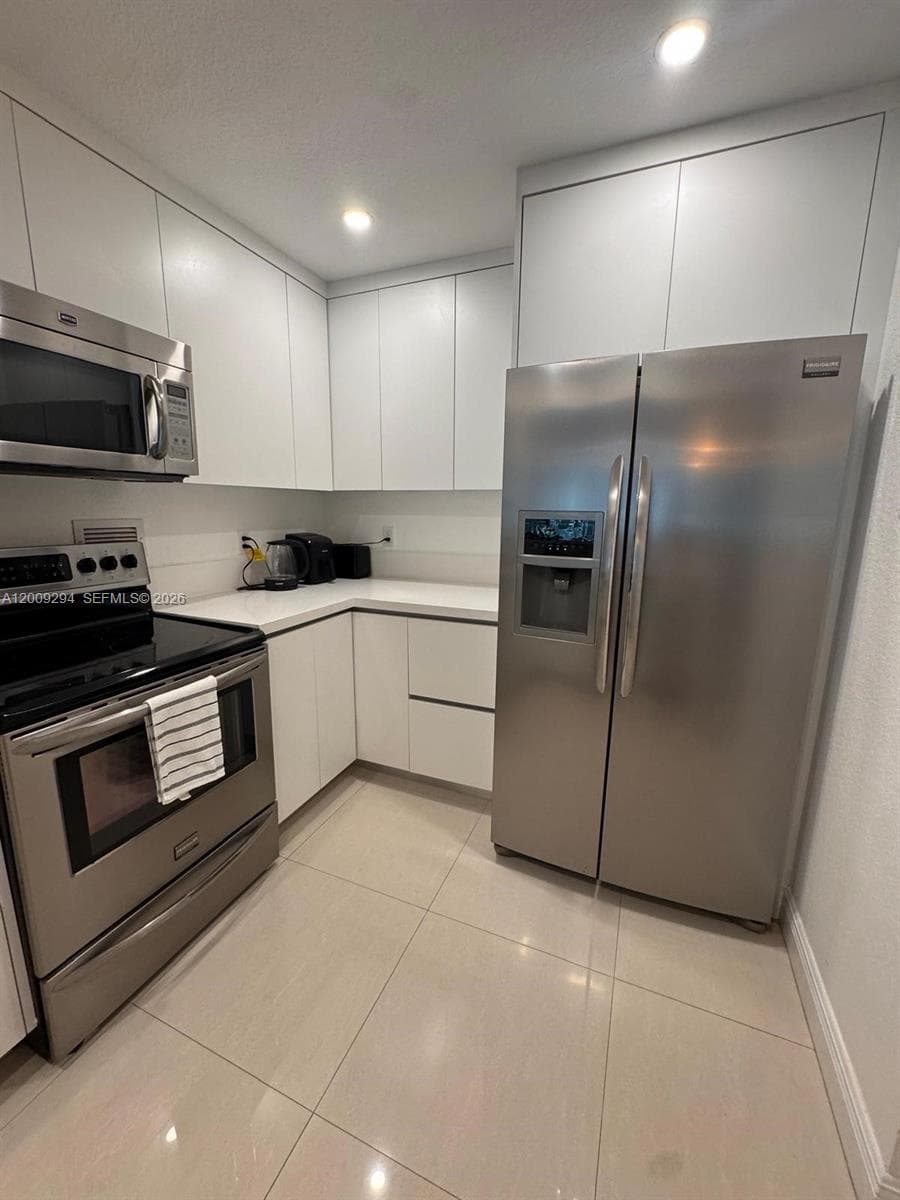 2301 Collins Ave # 427, Miami Beach FL 33139
