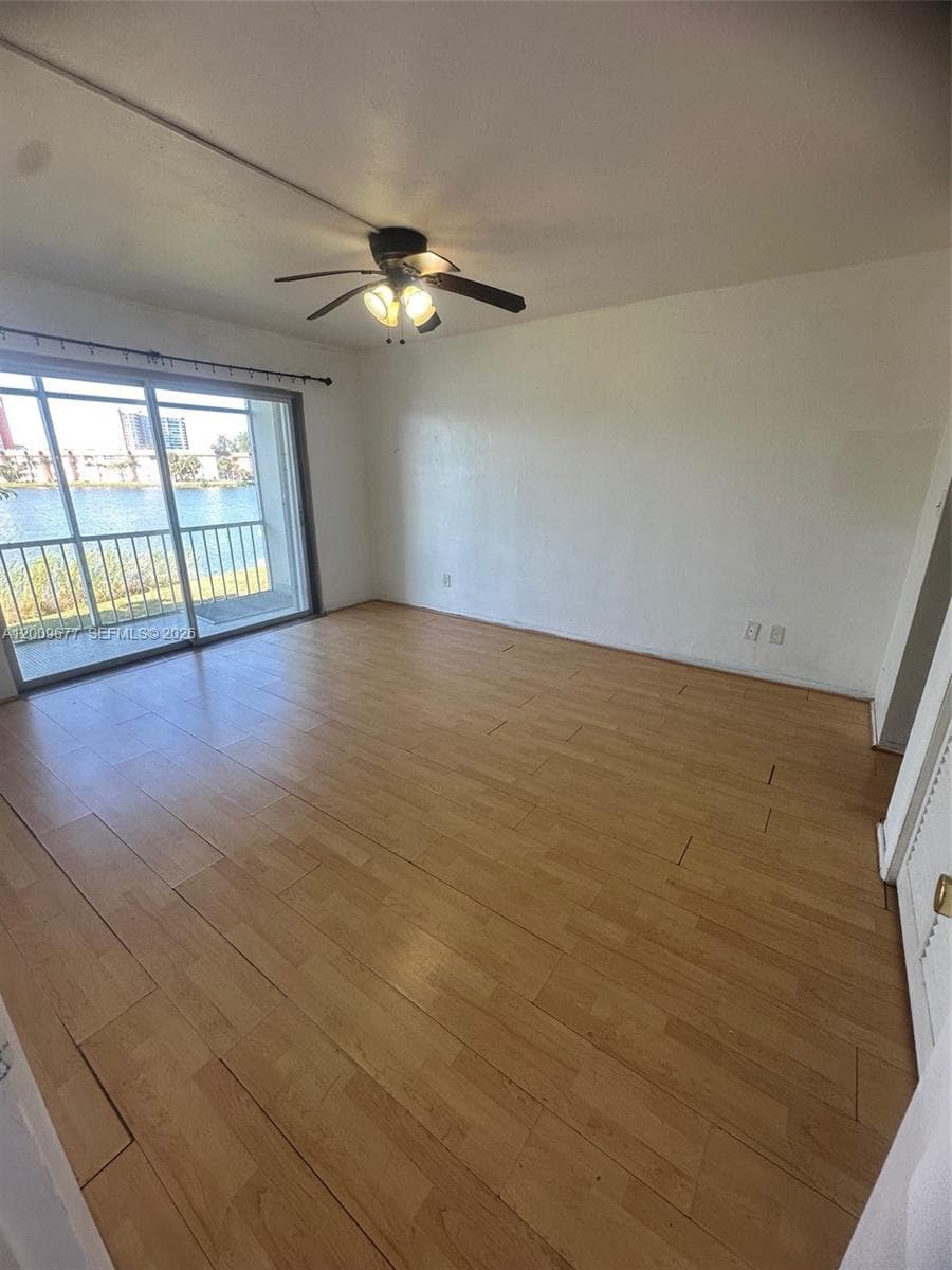 1530 NE 191st St # 205, Miami FL 33179