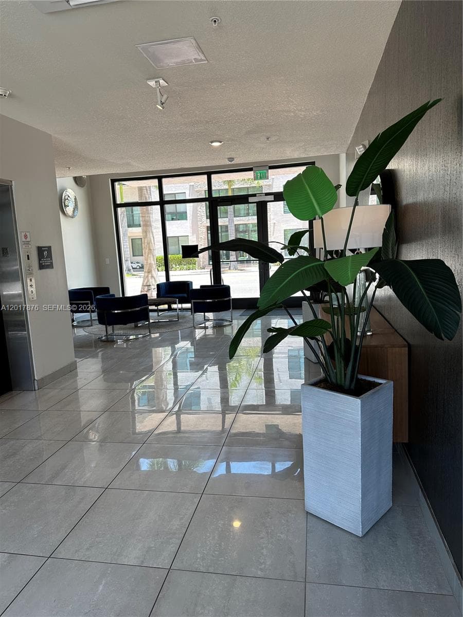 8201 NW 41st St # 203, Doral FL 33166