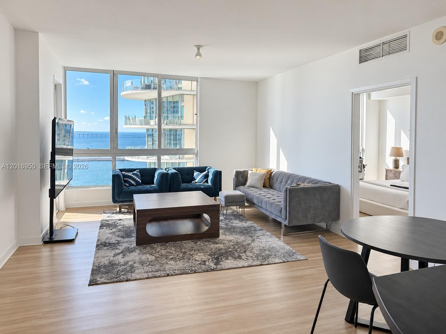 300 S Biscayne Blvd # 1606, Miami FL 33131