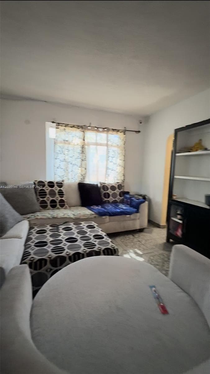 110 NW 52nd St, Miami FL 33127