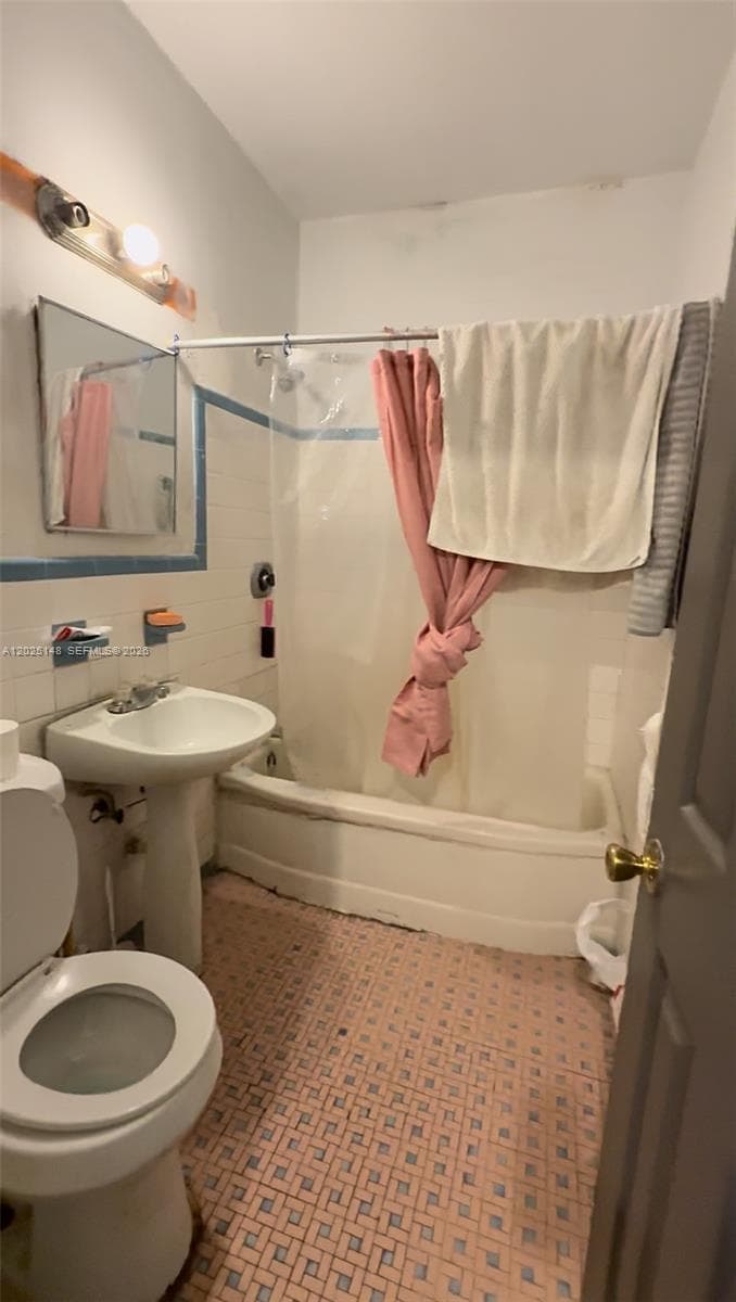 110 NW 52nd St, Miami FL 33127