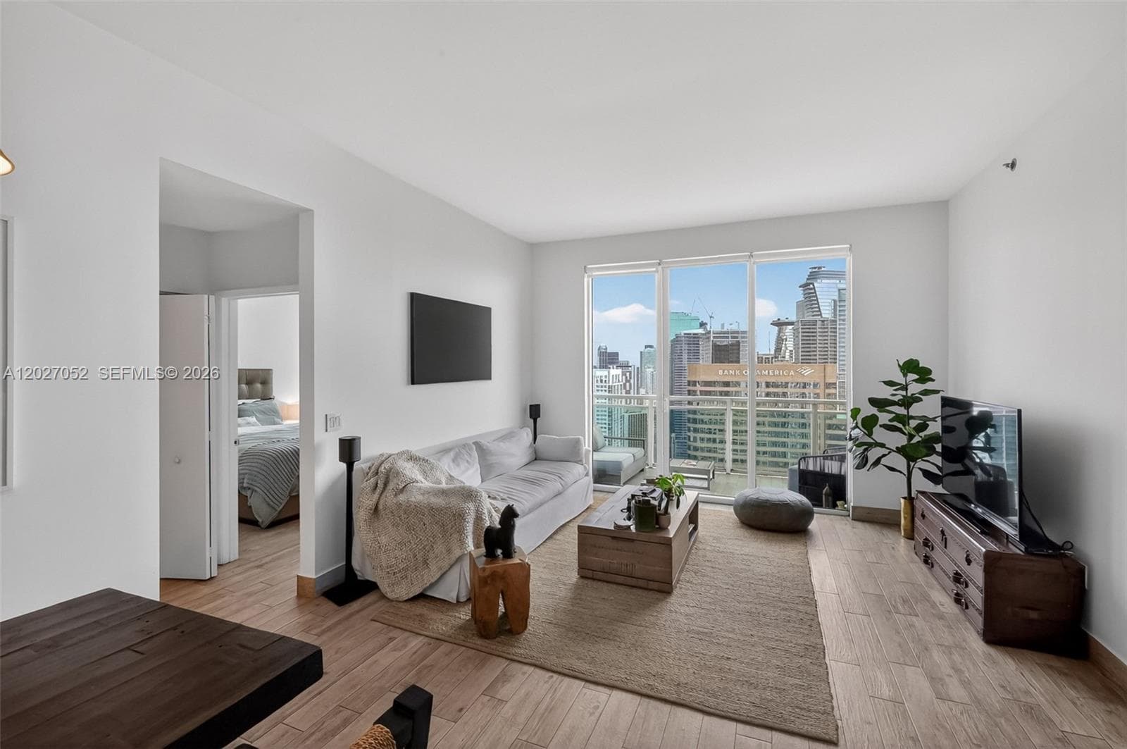 950 Brickell Bay Dr # 4504, Miami FL 33131