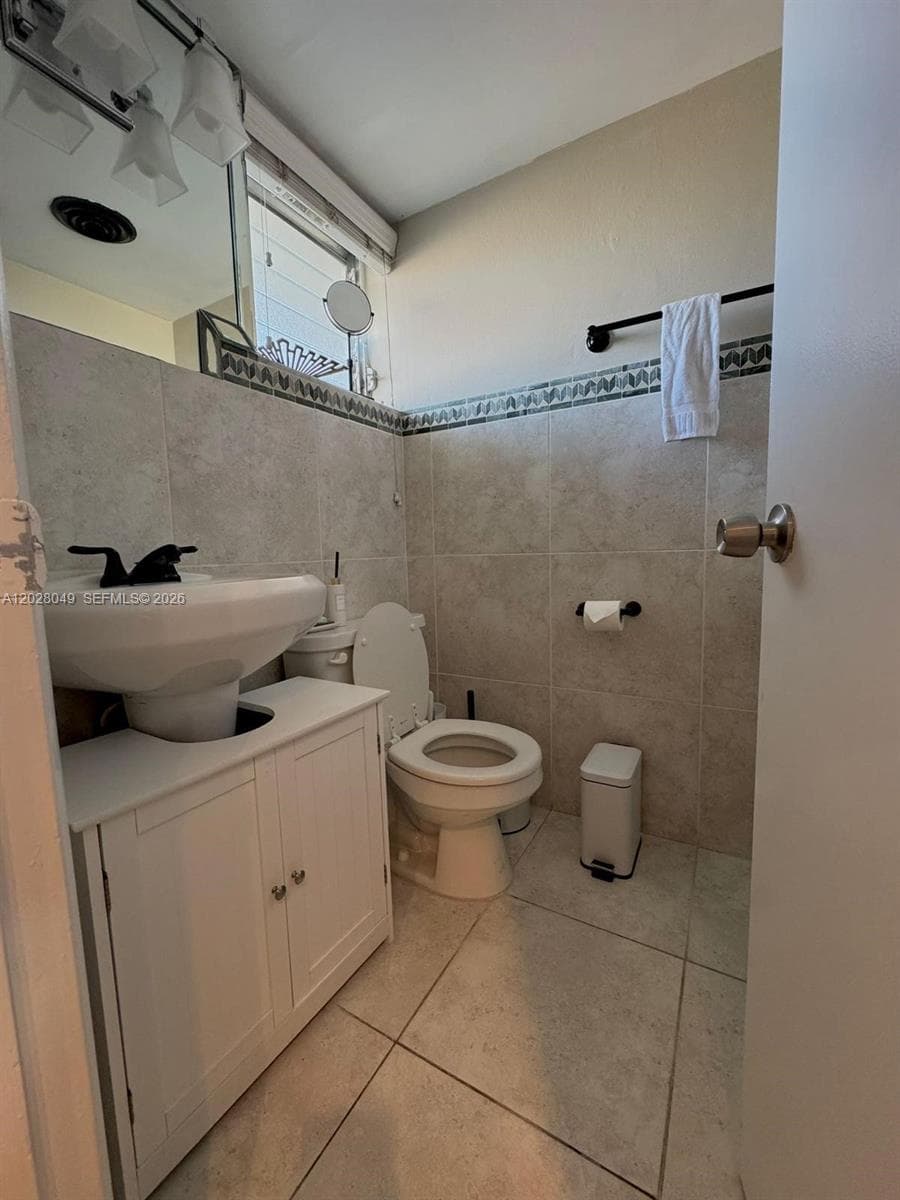 1530 NE 191st St # 241, Miami FL 33179