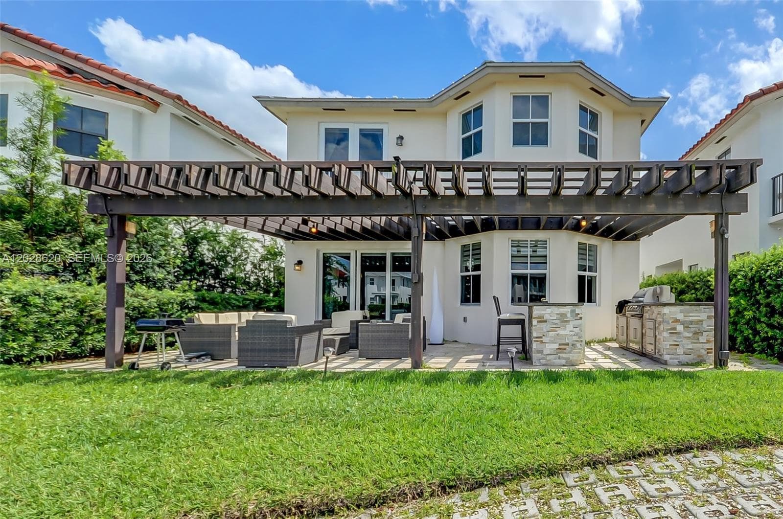 10555 NW 69th Ter, Doral FL 33178