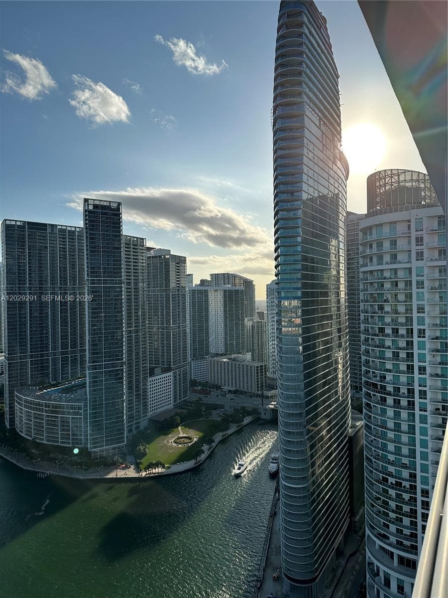 325 S Biscayne Blvd # 4119, Miami FL 33131