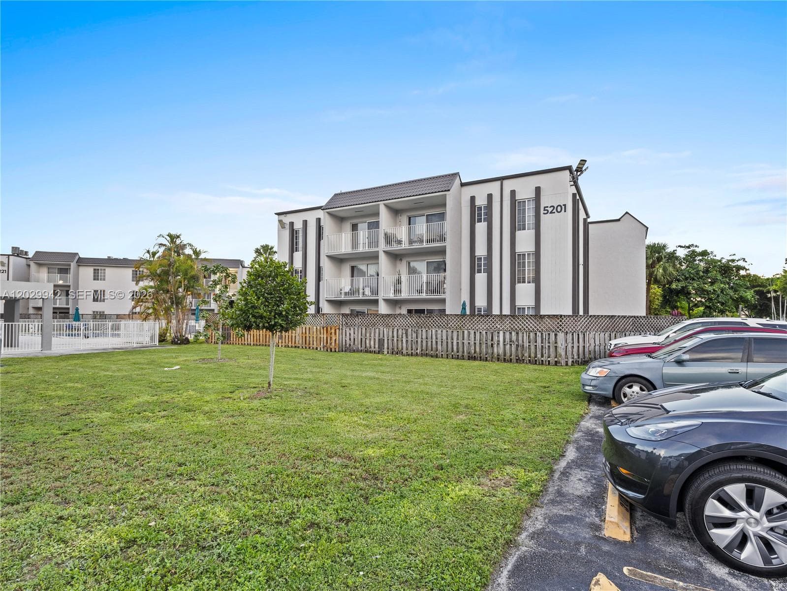5201 Geneva Way # 211, Doral FL 33166