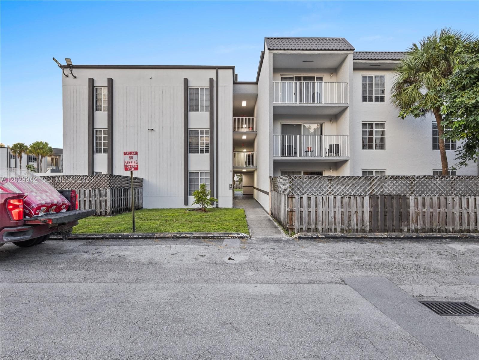 5201 Geneva Way # 211, Doral FL 33166