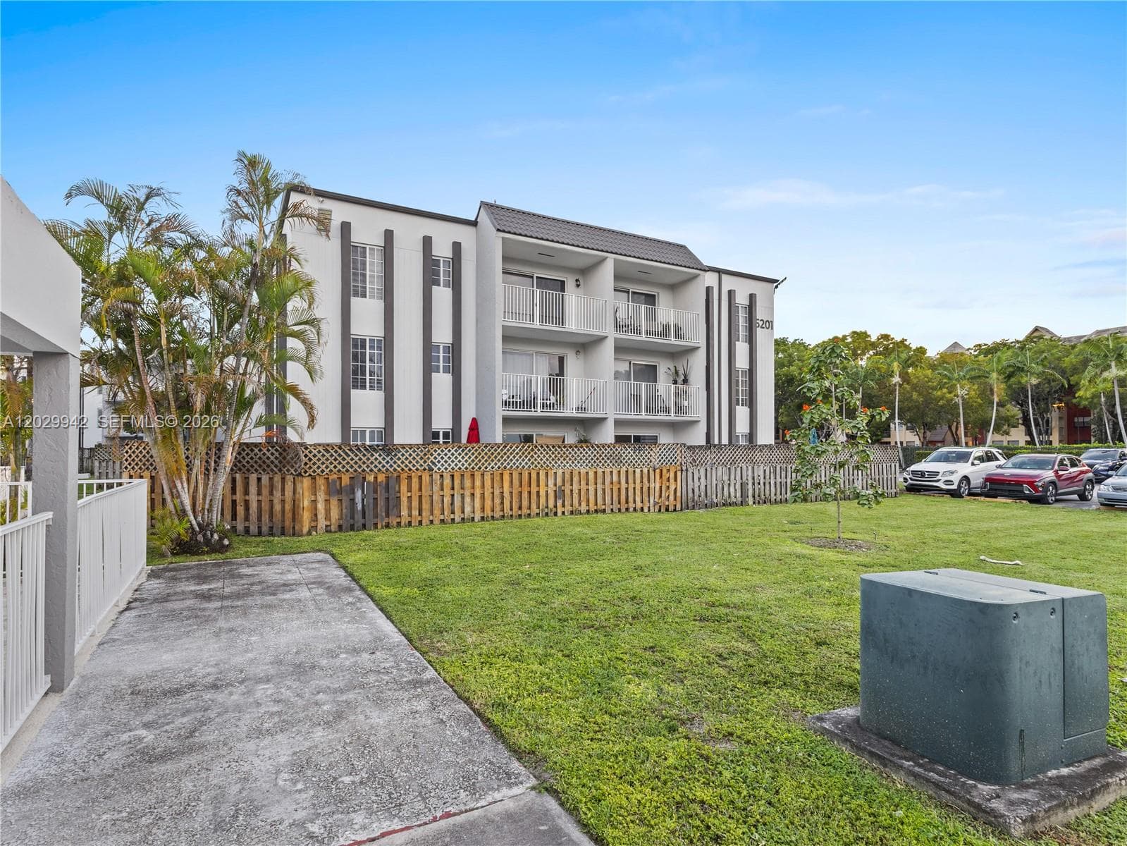 5201 Geneva Way # 211, Doral FL 33166