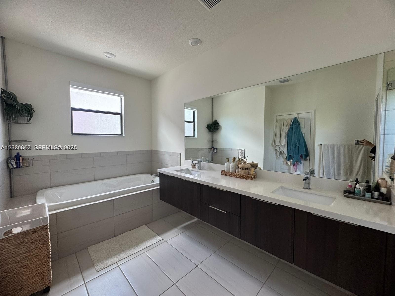 10240 NW 76th Ter, Doral FL 33178