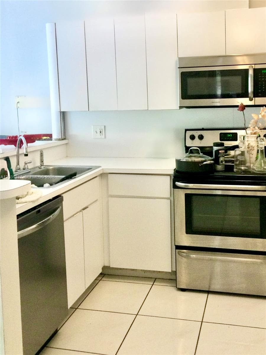 18003 SW 138th Ct, Miami FL 33177
