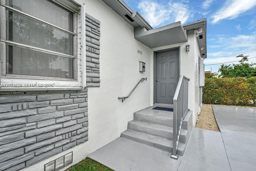 600 NW 34th Ave, Miami FL 33125