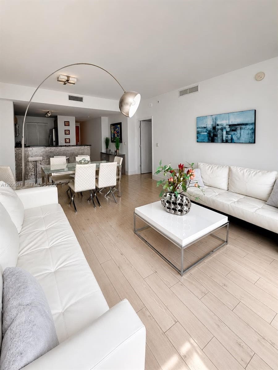 253 NE 2nd St # 3004, Miami FL 33132