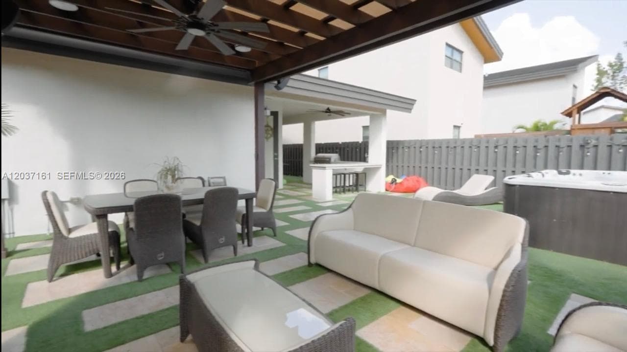 7661 NW 103rd Ct, Doral FL 33178