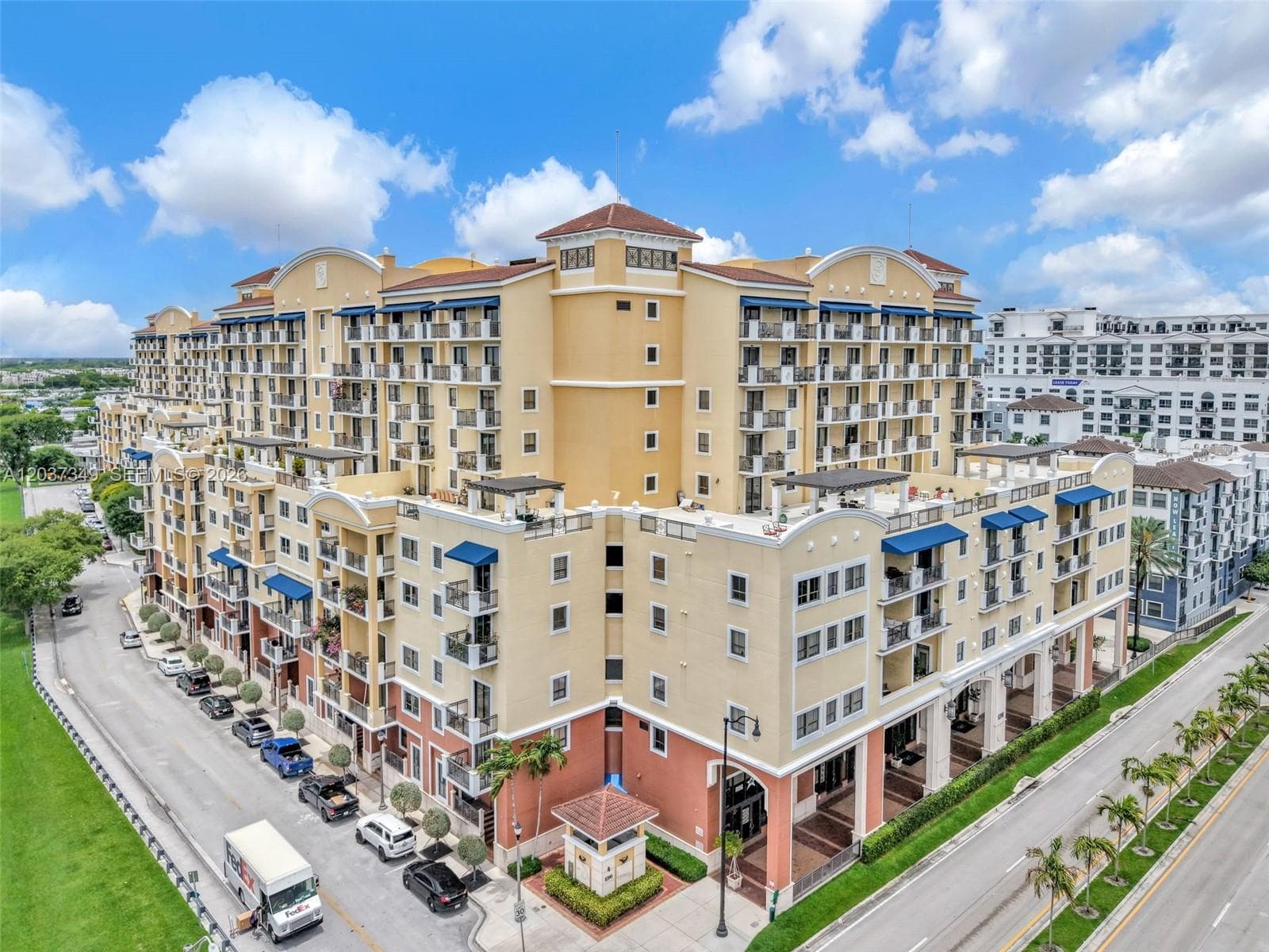 8390 SW 72nd Ave # 905, Miami FL 33143