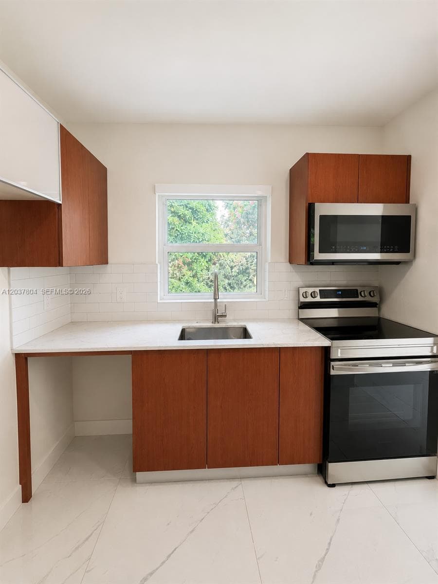 4240 SW 14th St, Miami FL 33134