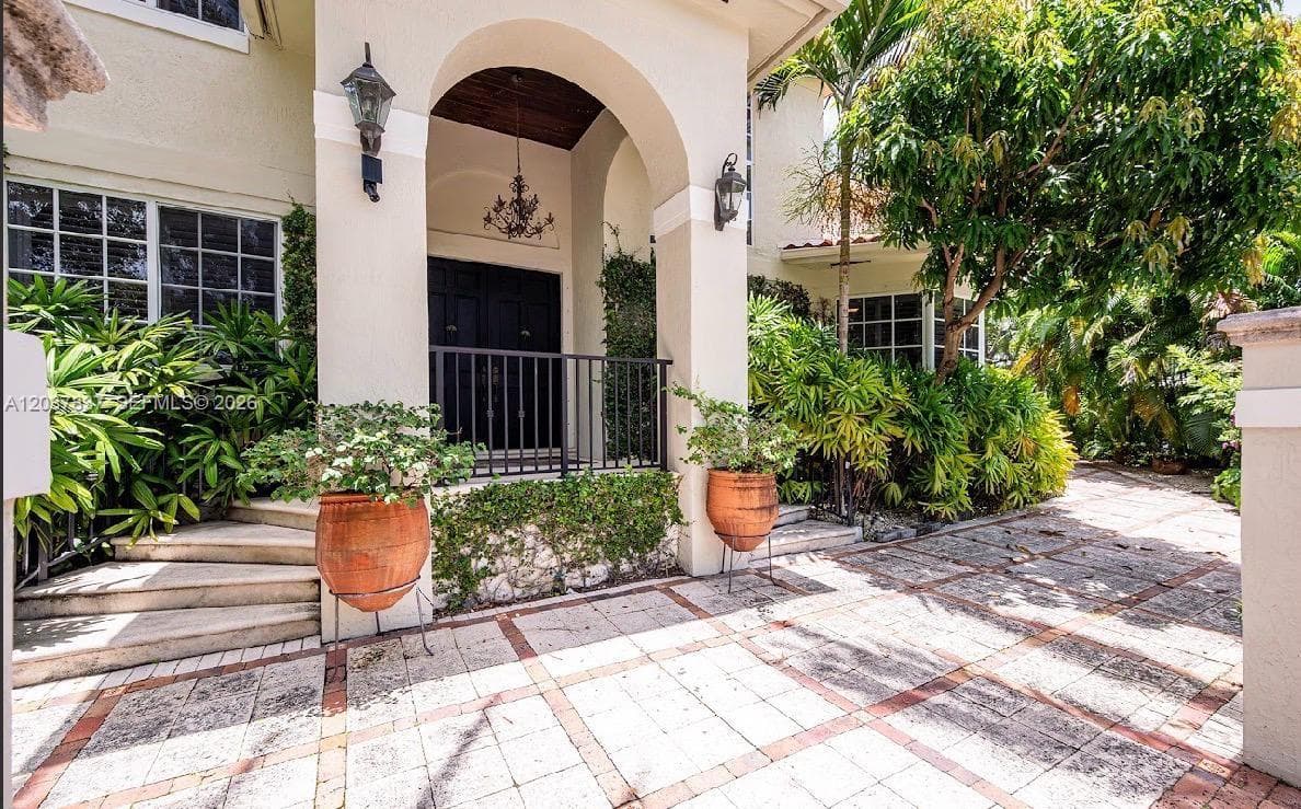 797 Glenridge Rd, Key Biscayne FL 33149