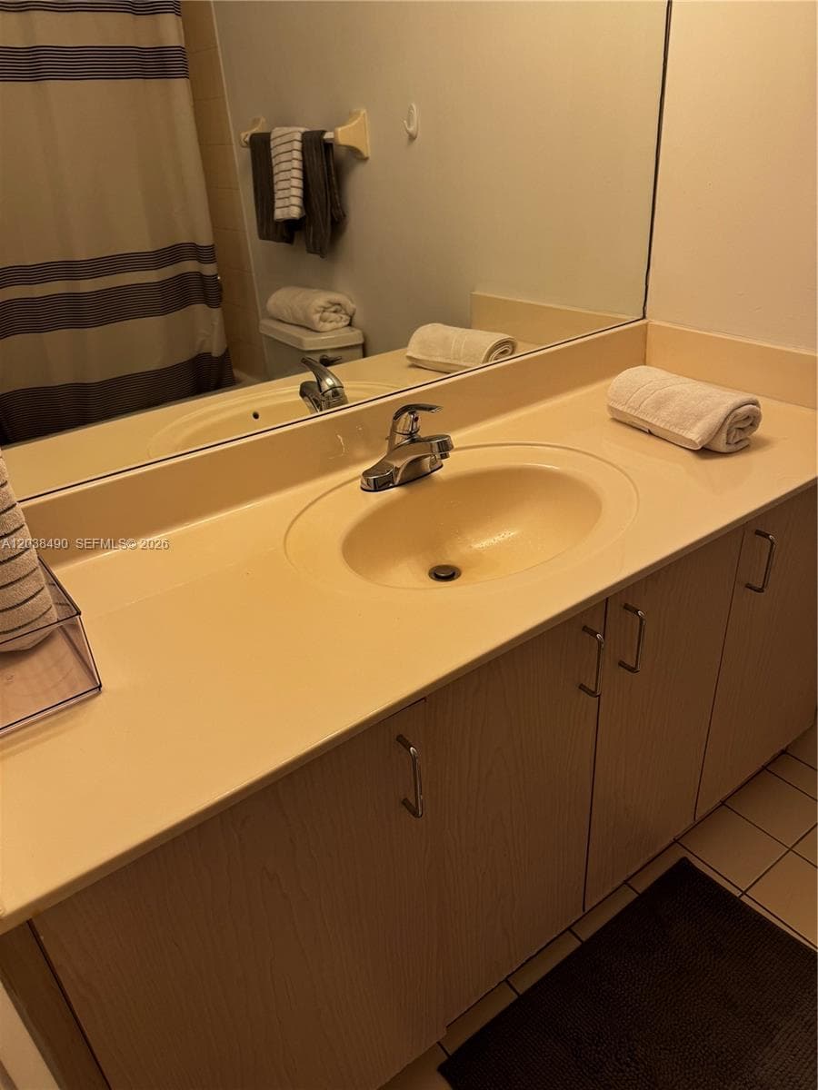 185 SE 14th Ter # 1812, Miami FL 33131