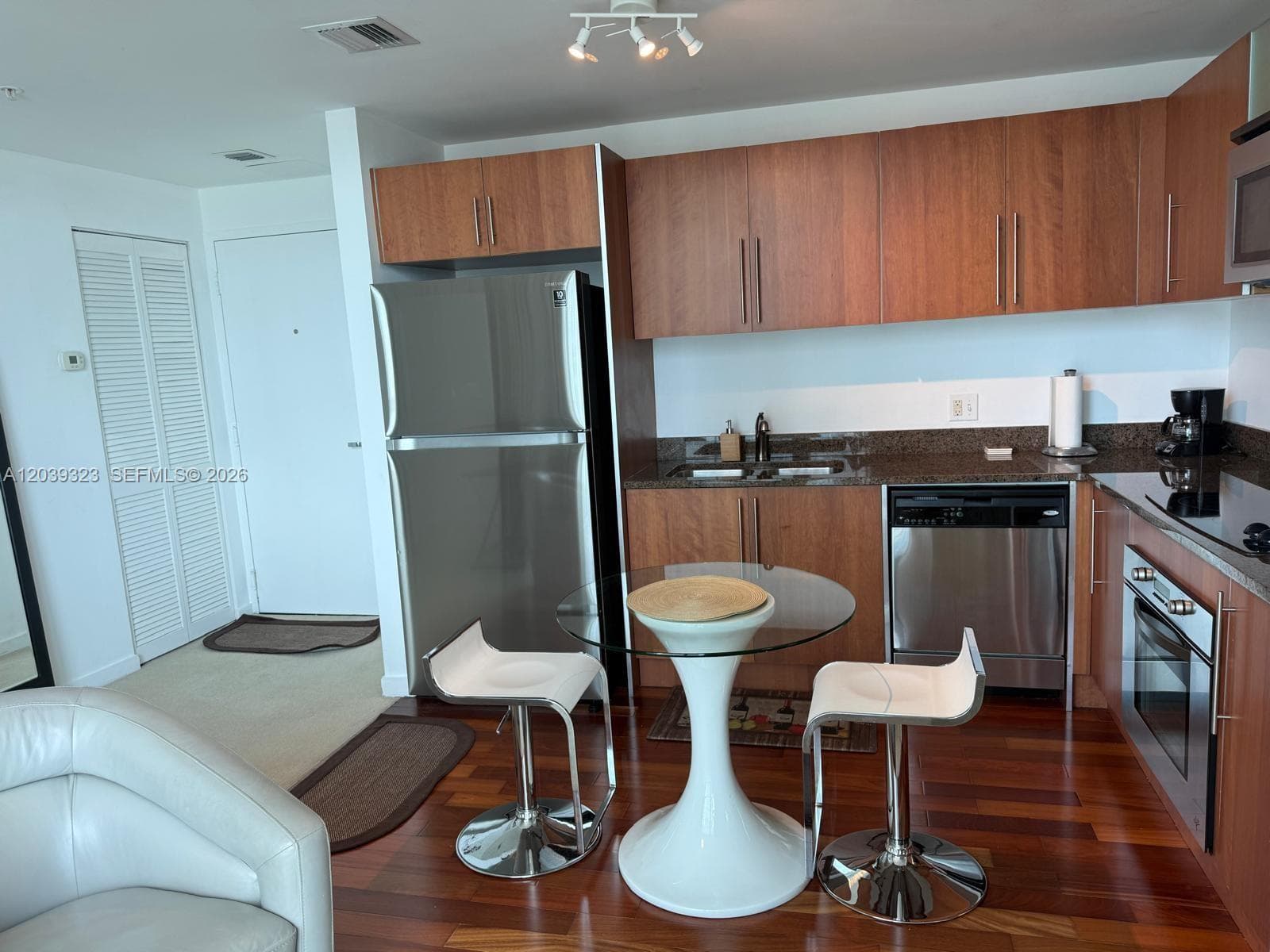 300 S Biscayne Blvd # 3703, Miami FL 33131