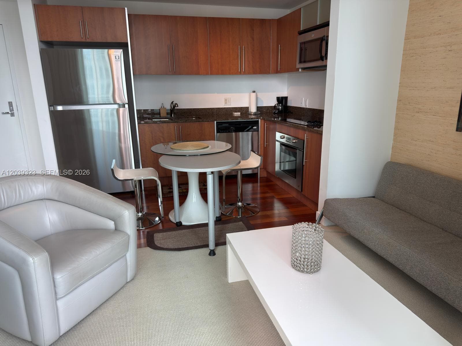 300 S Biscayne Blvd # 3703, Miami FL 33131