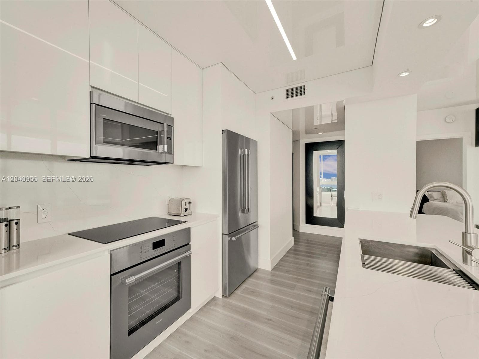 6365 Collins Ave # 2407, Miami Beach FL 33141