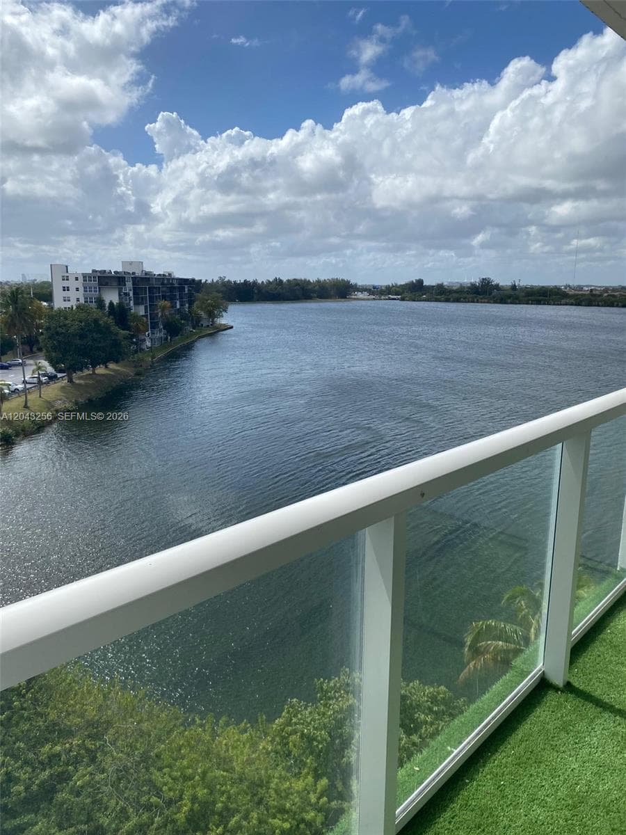 1301 NE Miami Gardens Dr # 701W, Miami FL 33179