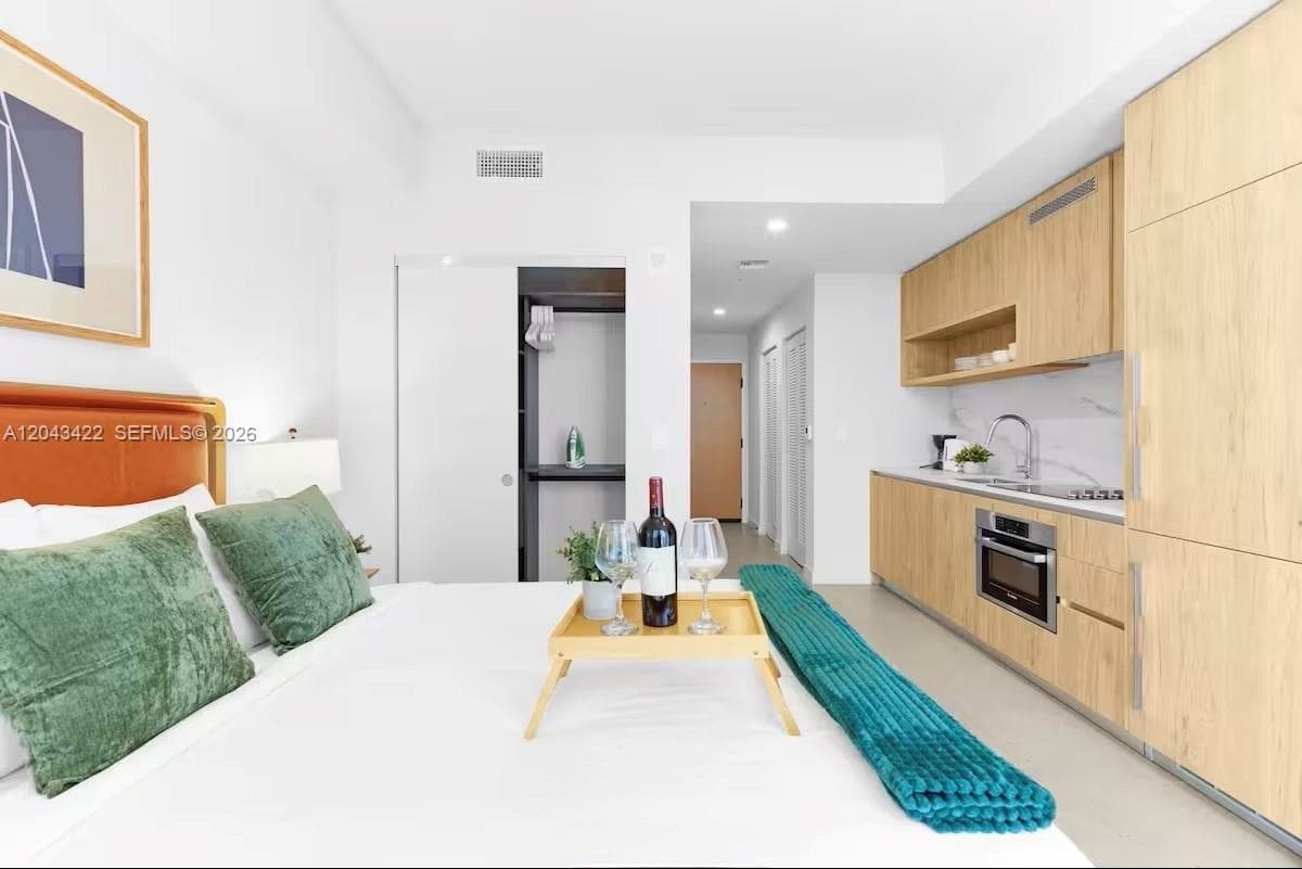 11 NE 6th St # 1606, Miami FL 33132