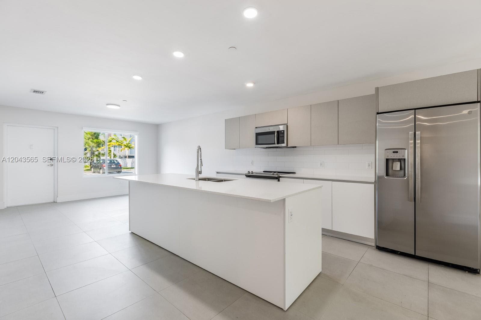 2505 NE 193rd St # 4108, Miami FL 33180