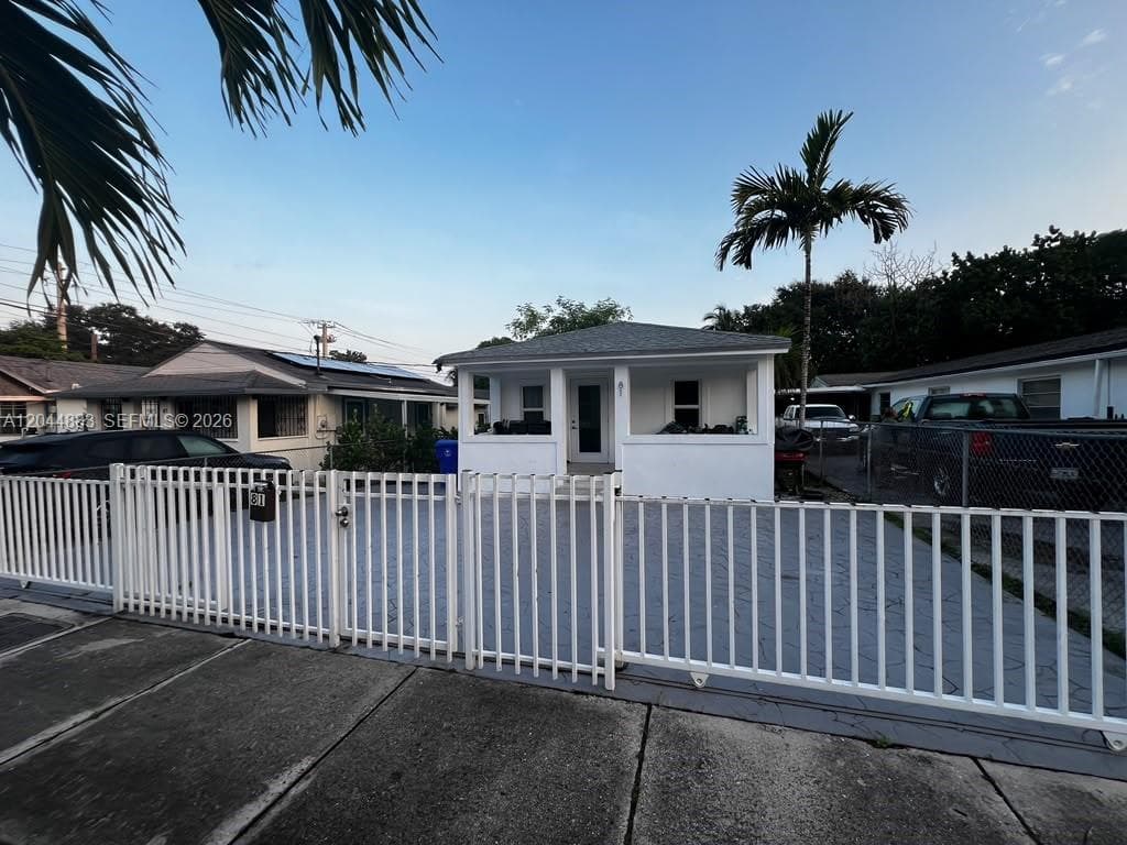81 NW 44th St, Miami FL 33127